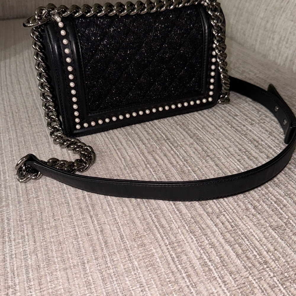 CHANEL Black and Silver Crossbody Bag with Chain Strap - Picture 4 of 11